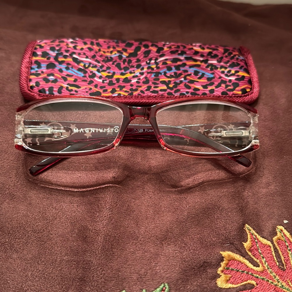 Foster Grant Readers Glasses NWT 1.25 w/ case